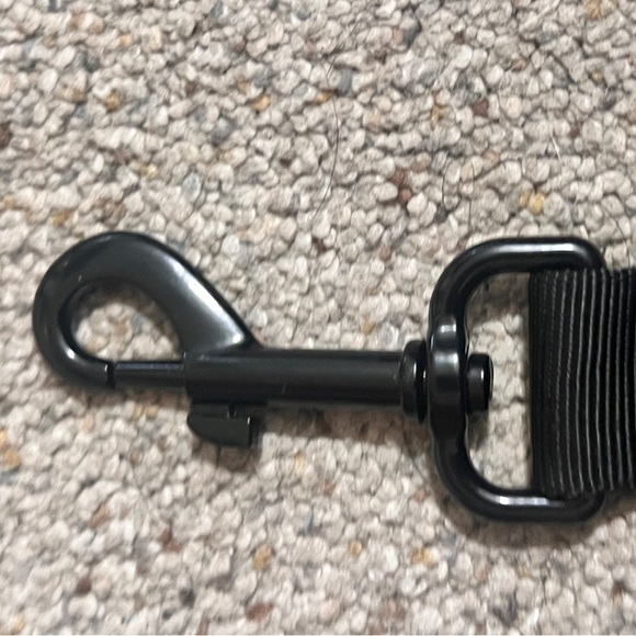 Pack of 2 Dog Seatbelts For Large or Small Breeds - Picture 5 of 5